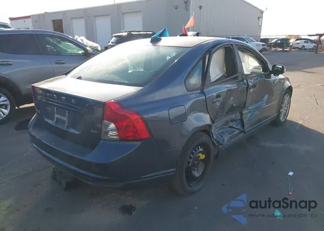 2010 Volvo S40 2.4I z USA, uszkodzony, nr VIN YV1382MS3A2500327